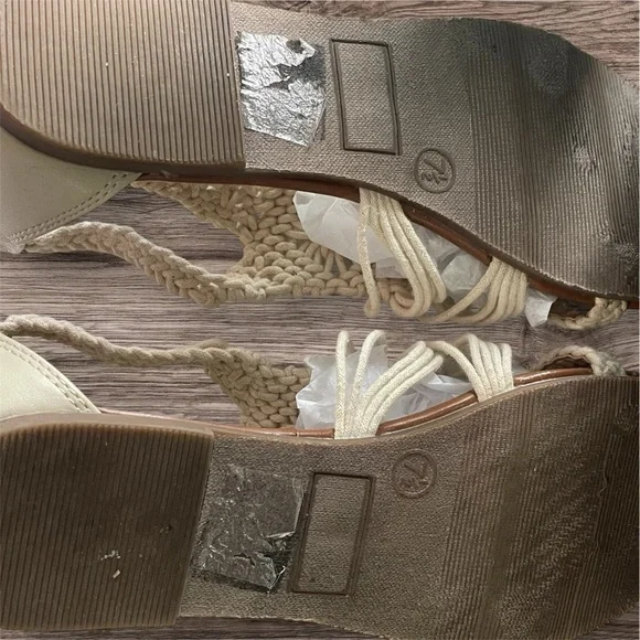 Mossimo sandals EUC size 7 1/2 macrame cream color zipper back flats - Picture 7 of 7